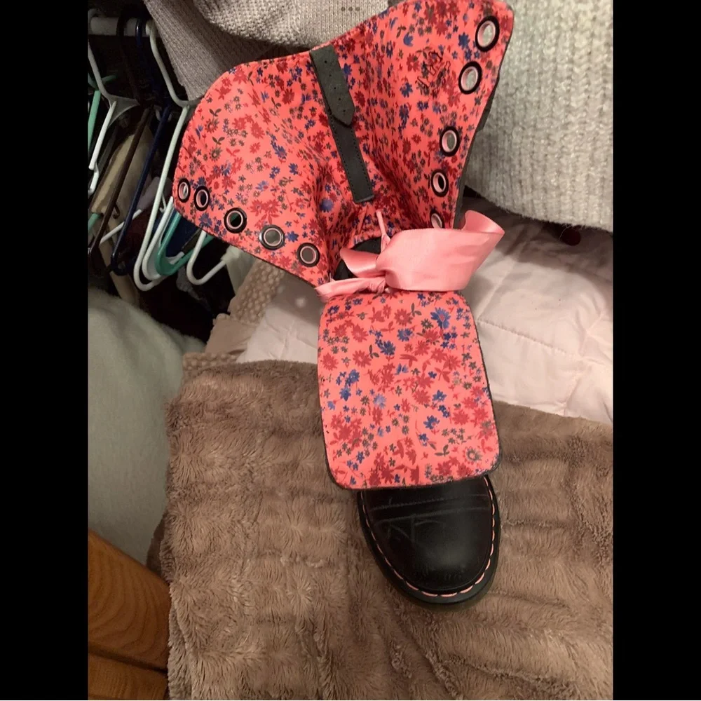 ❌ ❌ RARE RARE. ❌ ❌ 
Dr. Martens Black Boot with Pink Floral Fold-Over - Picture 5 of 10